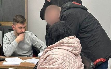 На Львівщині 52-річна "наречена" хотіла заробити на ухилянтові: як її покарають